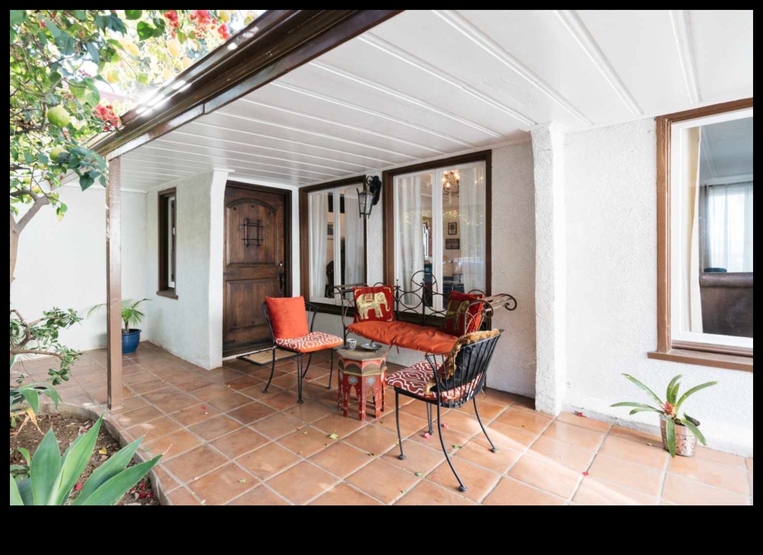 Rustic Chic: Elemente elegante pentru Sanctuarul tău în aer liber